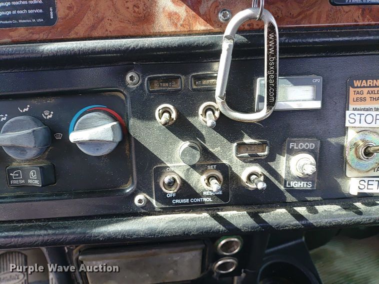 image for item ER2156 2004 Peterbilt 357 ready mix truck