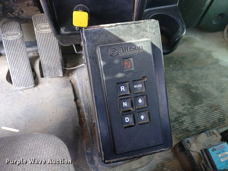 image for item ER2156 2004 Peterbilt 357 ready mix truck