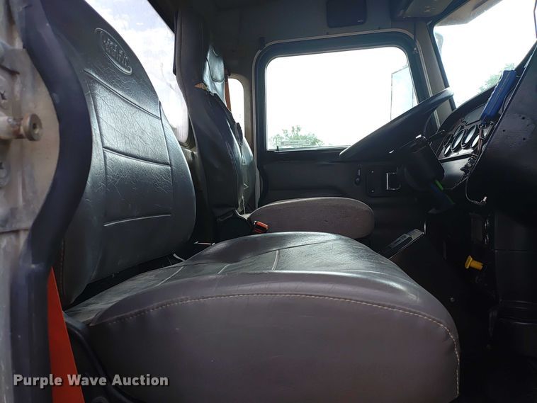 image for item ER2156 2004 Peterbilt 357 ready mix truck