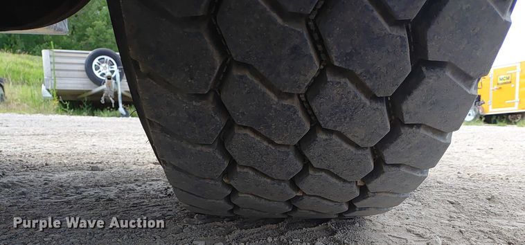 image for item ER2156 2004 Peterbilt 357 ready mix truck