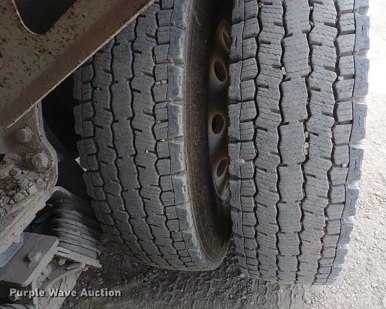 image for item ER2156 2004 Peterbilt 357 ready mix truck