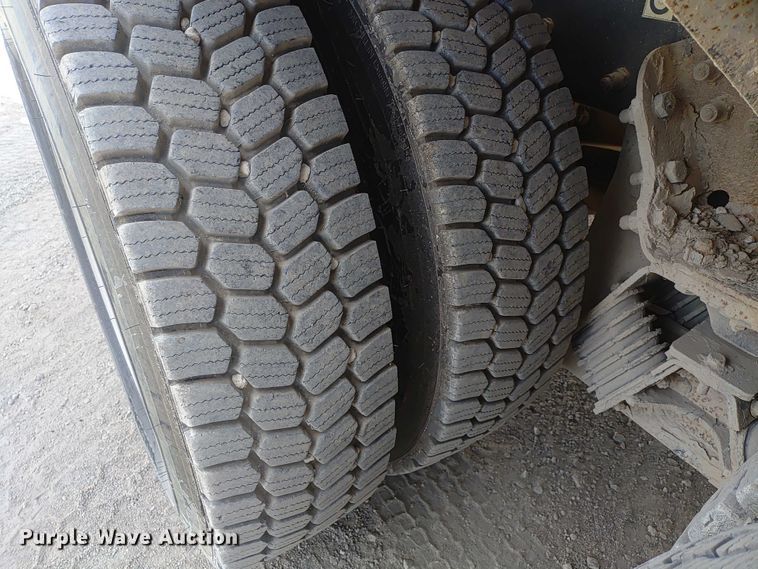 image for item ER2156 2004 Peterbilt 357 ready mix truck