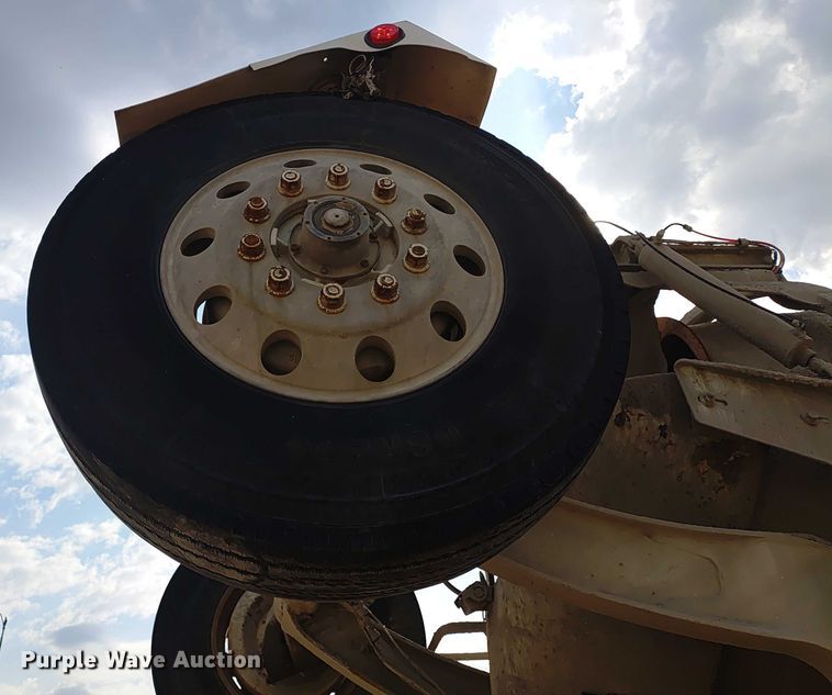 image for item ER2156 2004 Peterbilt 357 ready mix truck