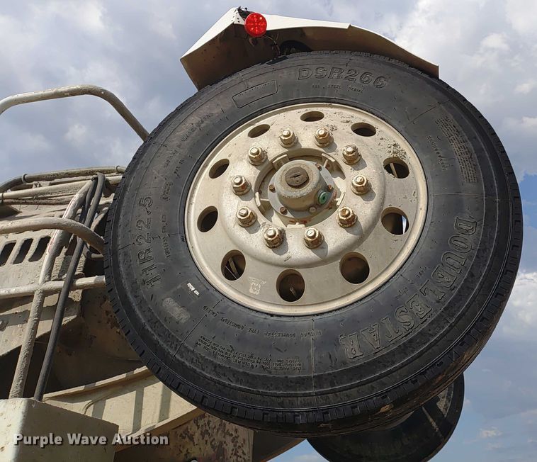 image for item ER2156 2004 Peterbilt 357 ready mix truck