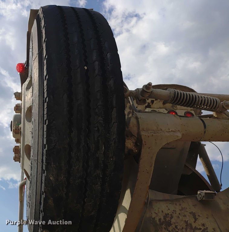 image for item ER2156 2004 Peterbilt 357 ready mix truck