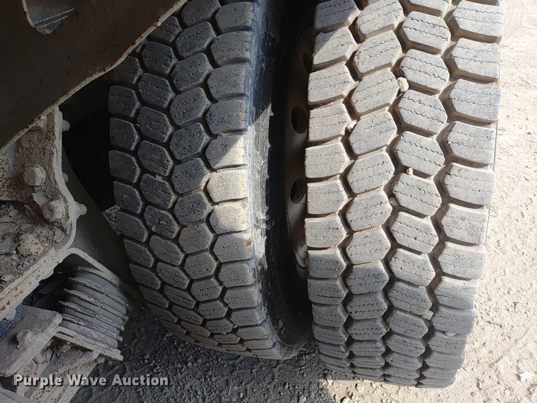 image for item ER2156 2004 Peterbilt 357 ready mix truck