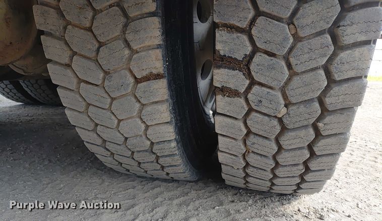 image for item ER2156 2004 Peterbilt 357 ready mix truck