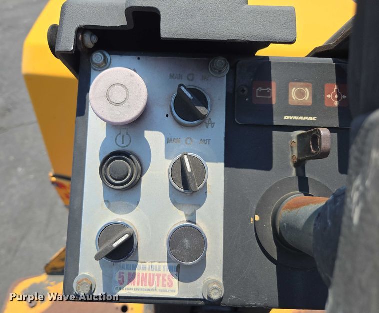 image for item FB9425 1999 Dynapac CC122 double drum vibratory roller