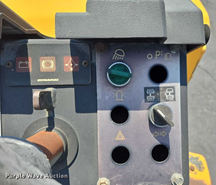 image for item FB9425 1999 Dynapac CC122 double drum vibratory roller