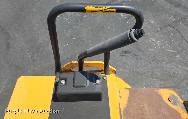 image for item FB9425 1999 Dynapac CC122 double drum vibratory roller