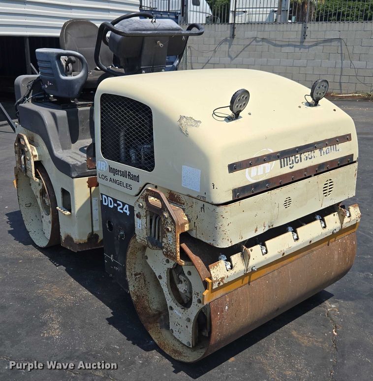 image for item FB9426 2002 Ingersoll-Rand DD-24 double drum vibratory roller