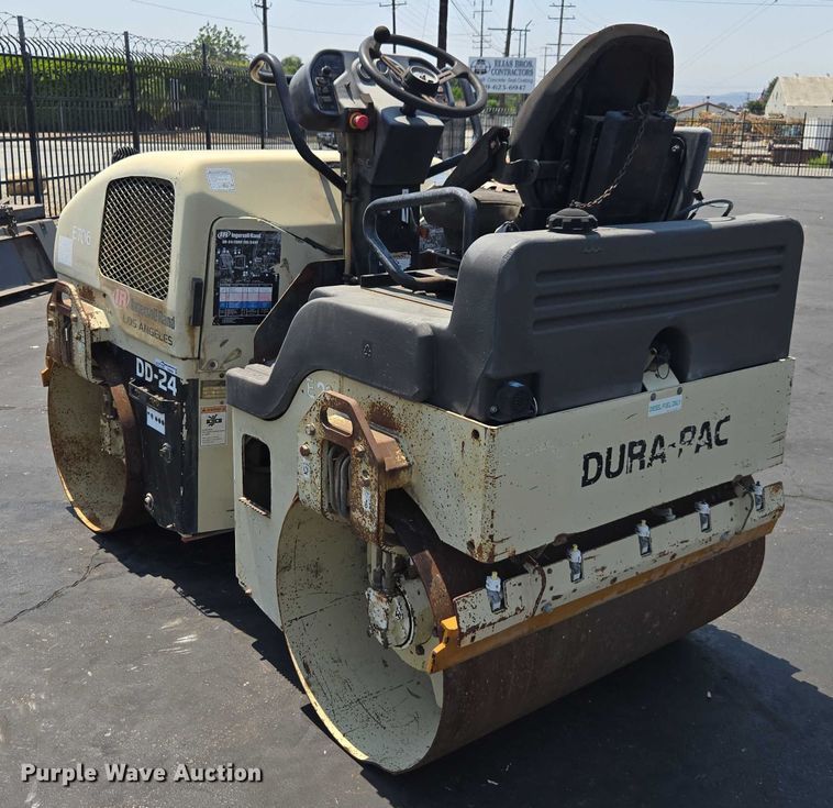 image for item FB9426 2002 Ingersoll-Rand DD-24 double drum vibratory roller