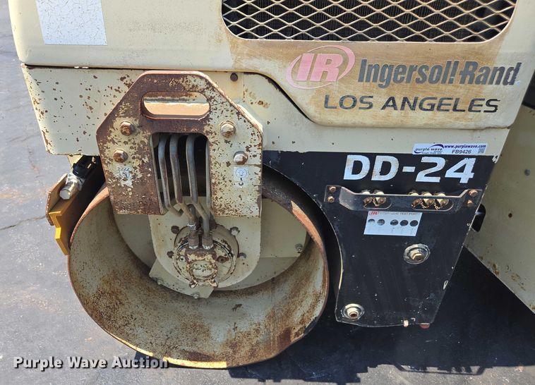image for item FB9426 2002 Ingersoll-Rand DD-24 double drum vibratory roller