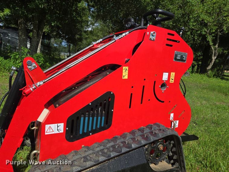 image for item FB9441 2025 Rippa NDI625 compact utility loader