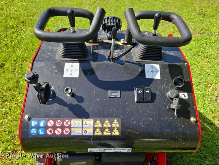 image for item FB9441 2025 Rippa NDI625 compact utility loader