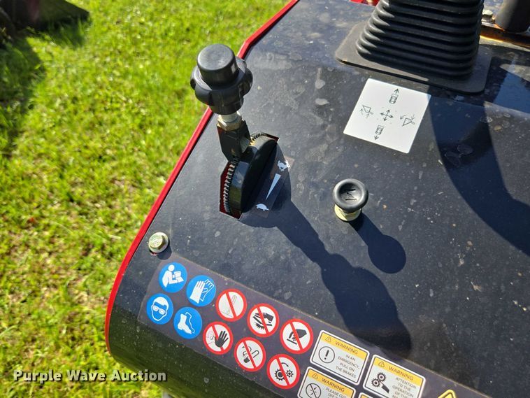 image for item FB9441 2025 Rippa NDI625 compact utility loader