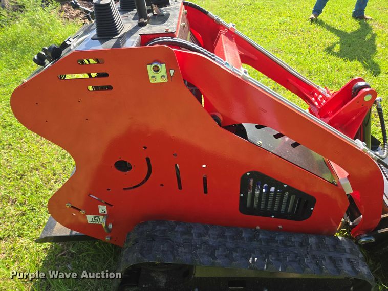 image for item FB9442 Rippa  NDI625 compact utility loader