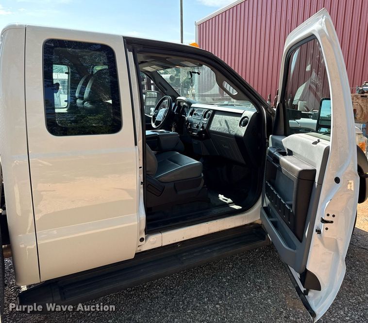 image for item HI9348 2016 Ford F550 SuperCab utility / service truck