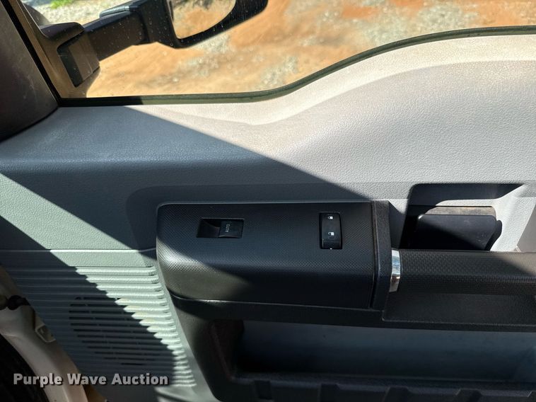 image for item HI9348 2016 Ford F550 SuperCab utility / service truck