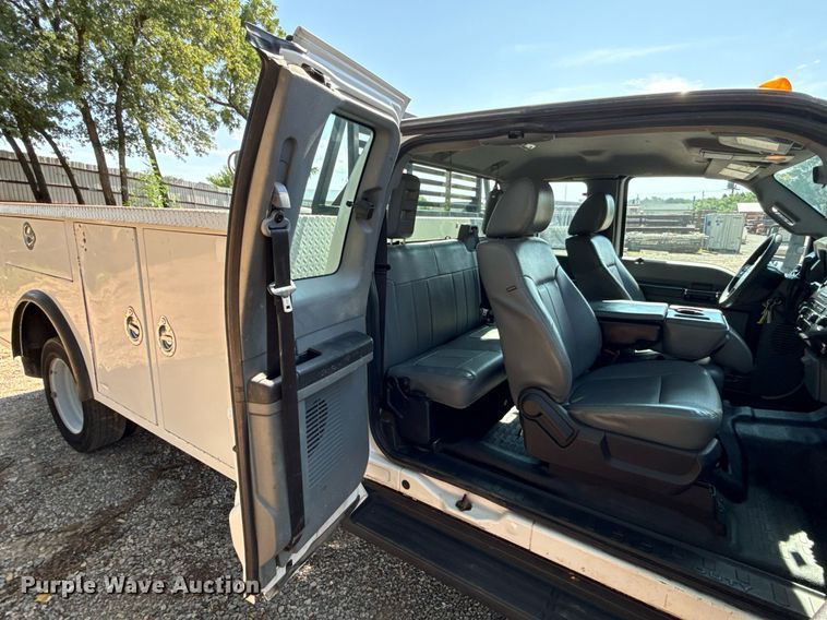 image for item HI9348 2016 Ford F550 SuperCab utility / service truck