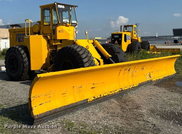 image for item MZ9400 1976 Michigan 280C wheeled dozer