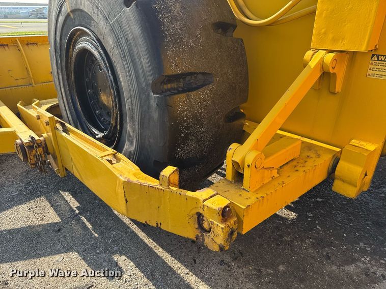 image for item MZ9400 1976 Michigan 280C wheeled dozer