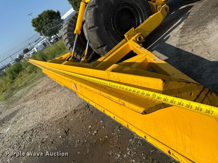 image for item MZ9400 1976 Michigan 280C wheeled dozer