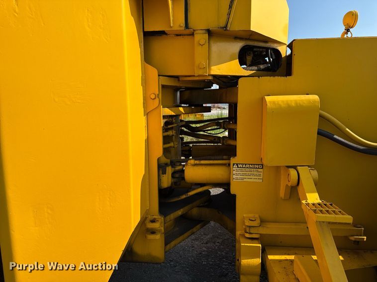 image for item MZ9400 1976 Michigan 280C wheeled dozer