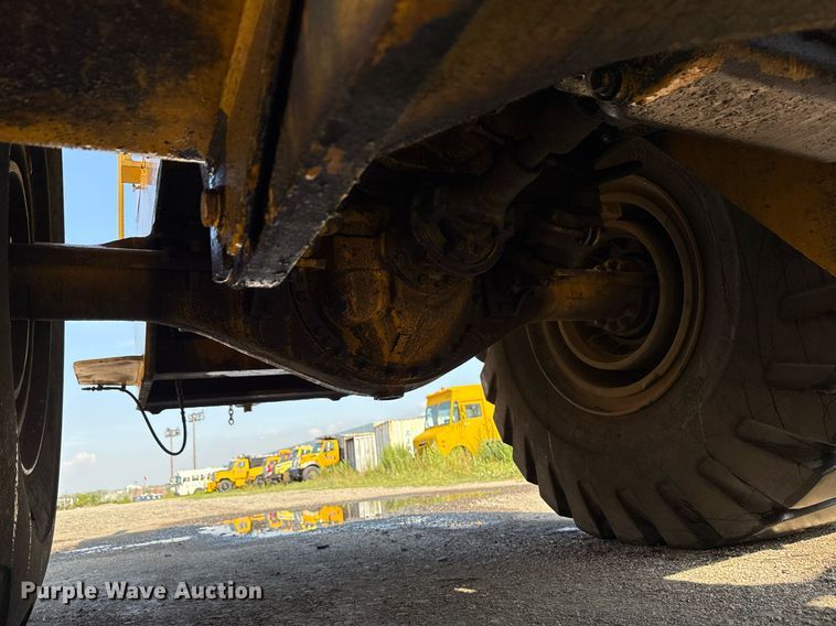 image for item MZ9400 1976 Michigan 280C wheeled dozer