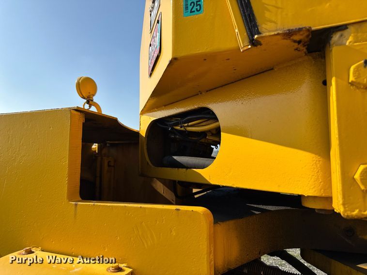 image for item MZ9400 1976 Michigan 280C wheeled dozer