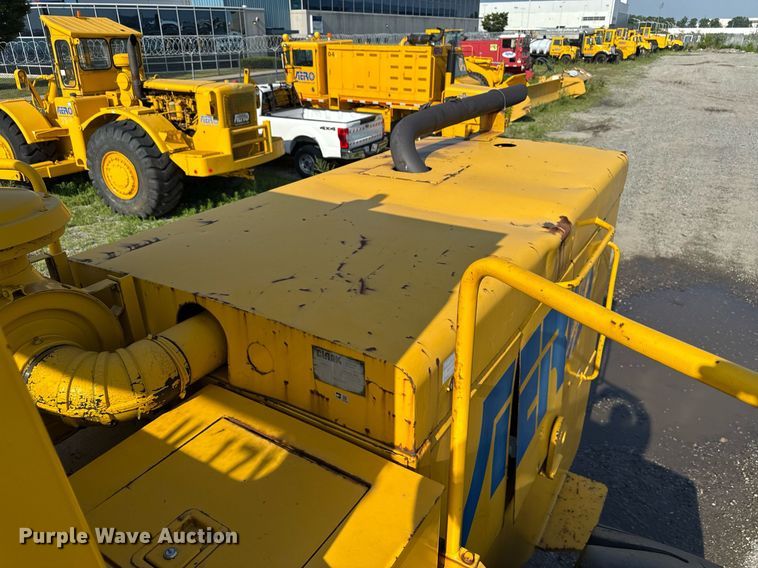 image for item MZ9400 1976 Michigan 280C wheeled dozer