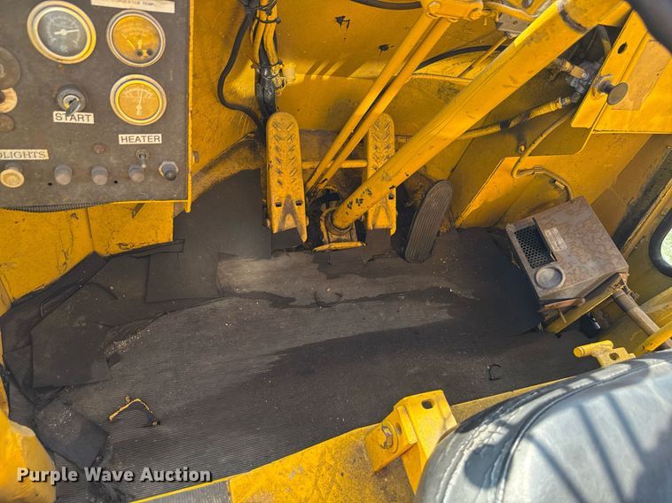 image for item MZ9400 1976 Michigan 280C wheeled dozer