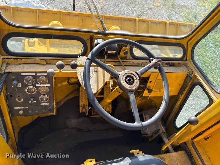 image for item MZ9400 1976 Michigan 280C wheeled dozer