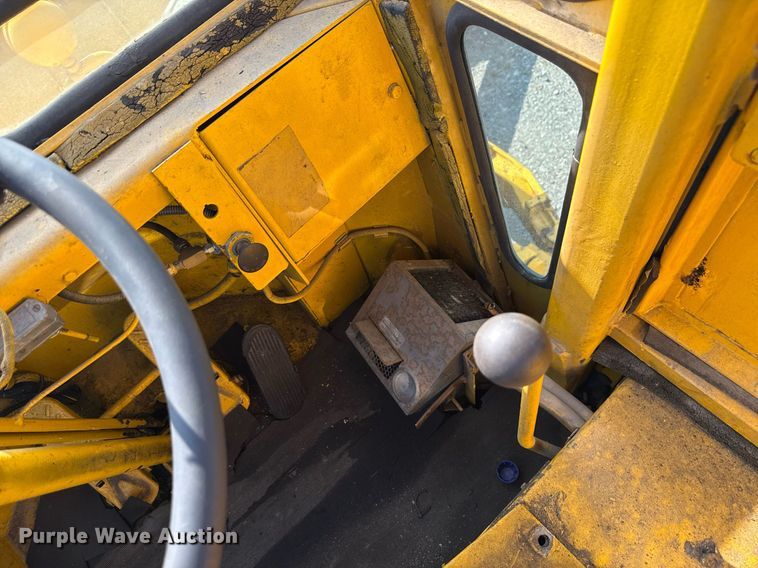 image for item MZ9400 1976 Michigan 280C wheeled dozer