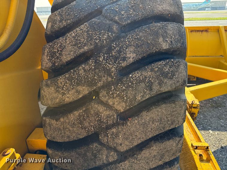 image for item MZ9400 1976 Michigan 280C wheeled dozer