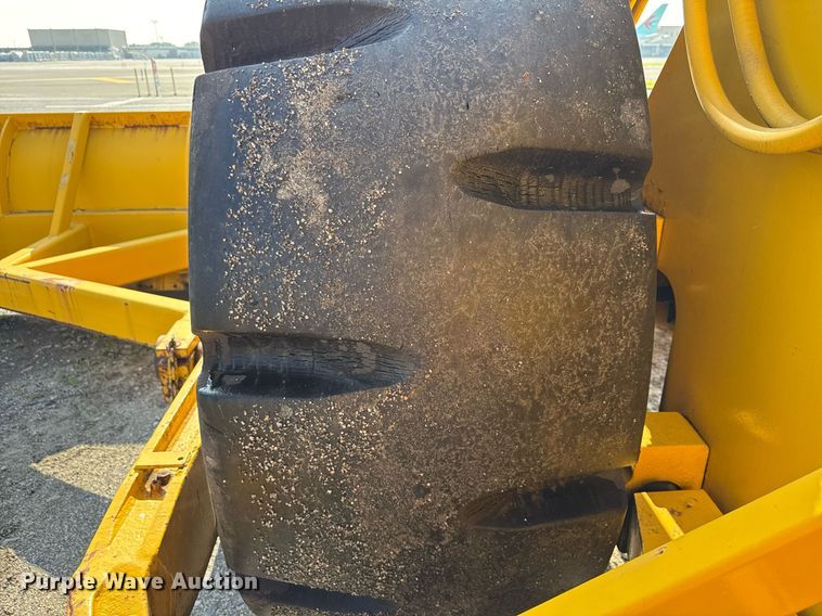 image for item MZ9400 1976 Michigan 280C wheeled dozer