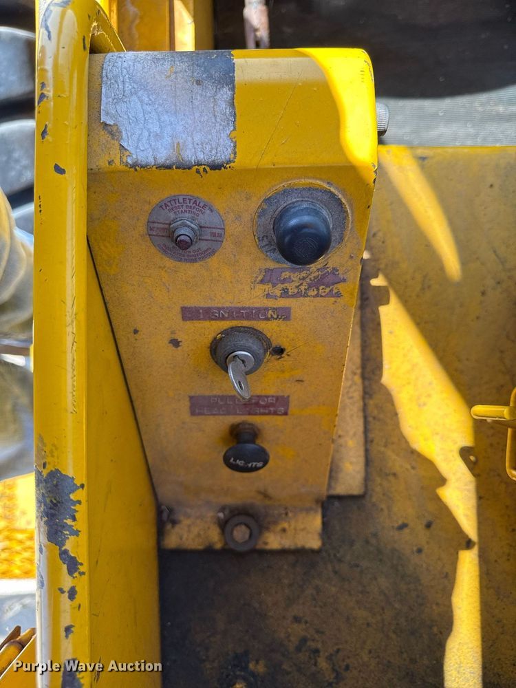 image for item MZ9403 1964 Michigan 280 wheeled dozer