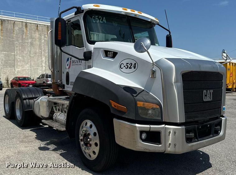 image for item MZ9406 2013 Caterpillar CT660S semi truck