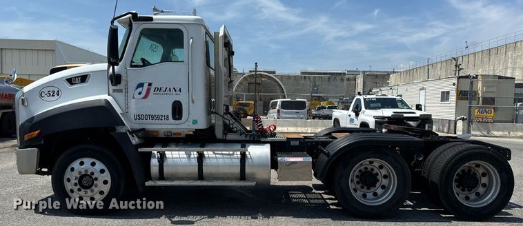 image for item MZ9406 2013 Caterpillar CT660S semi truck