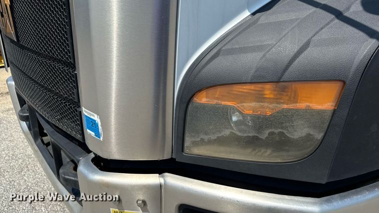 image for item MZ9406 2013 Caterpillar CT660S semi truck