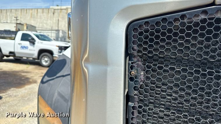 image for item MZ9406 2013 Caterpillar CT660S semi truck