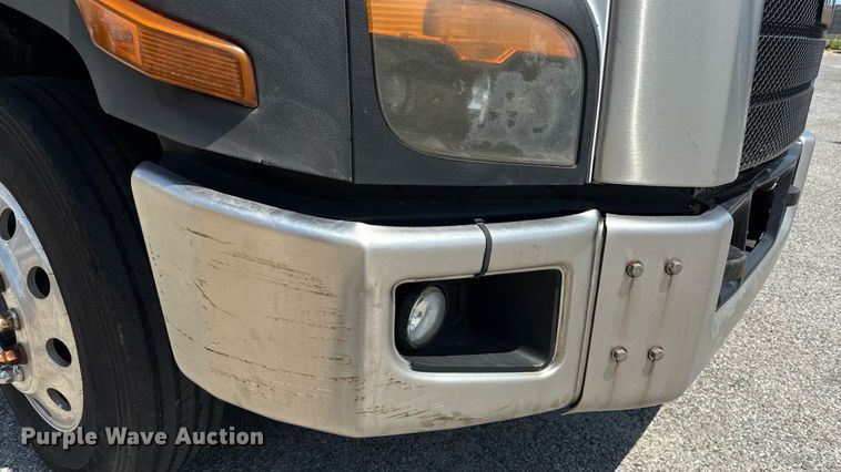 image for item MZ9406 2013 Caterpillar CT660S semi truck