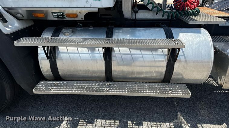 image for item MZ9406 2013 Caterpillar CT660S semi truck