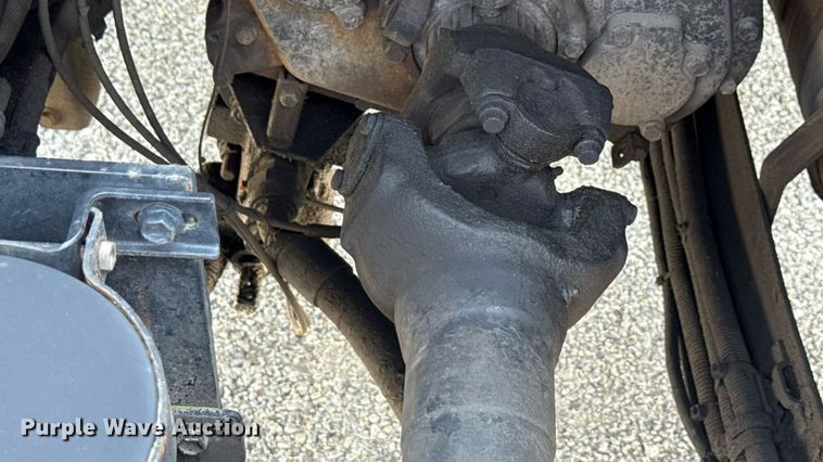 image for item MZ9406 2013 Caterpillar CT660S semi truck