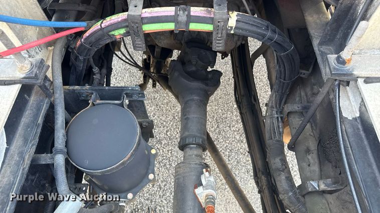 image for item MZ9406 2013 Caterpillar CT660S semi truck