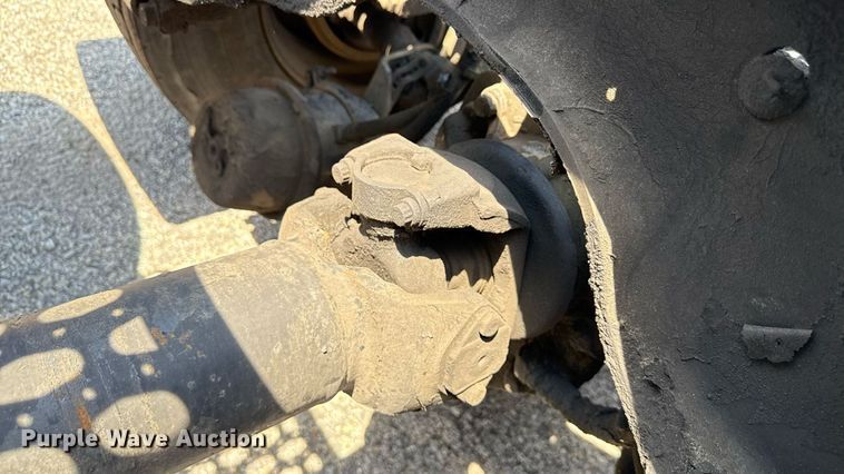 image for item MZ9406 2013 Caterpillar CT660S semi truck