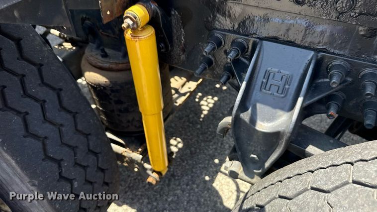 image for item MZ9406 2013 Caterpillar CT660S semi truck