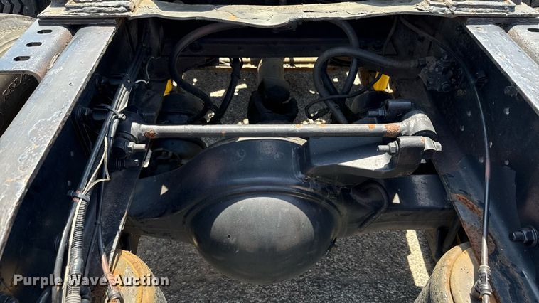 image for item MZ9406 2013 Caterpillar CT660S semi truck