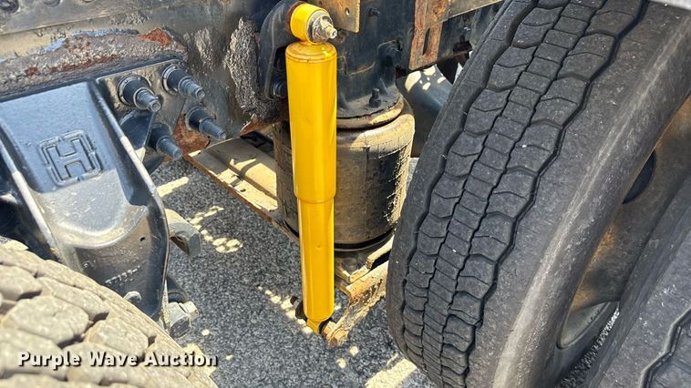 image for item MZ9406 2013 Caterpillar CT660S semi truck