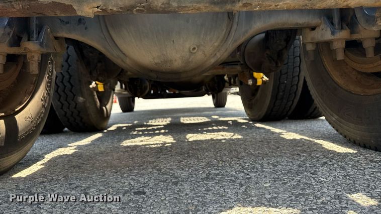 image for item MZ9406 2013 Caterpillar CT660S semi truck